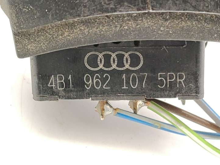 Audi A6 (2001 - 2004)  4B1962107 Включатель центрального замка