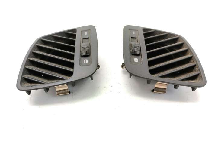 Audi A6 (2001 - 2004)  4B0819793 Воздушная решётка окна