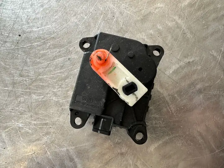 Nissan Juke I F15 (2010 - 2018) 277301KA0A Двигатель задвижки потока воздуха — фото 1