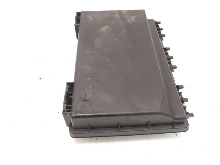 Opel Zafira (2003 - 2006)  13125865 Крышка ящика предохранителей