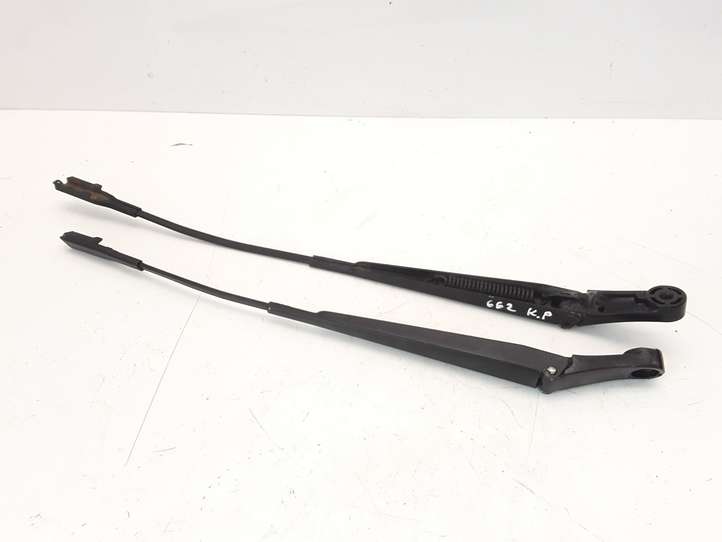 Opel Zafira (2003 - 2006)  13145564 Ножка стеклоочистителей лобового стекла