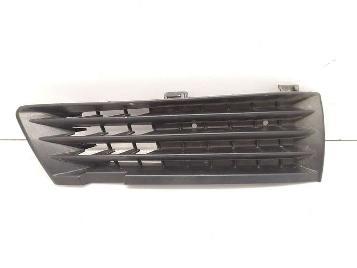 Opel Zafira (2003 - 2006)  13124988 Нижняя решётка (из трех частей)