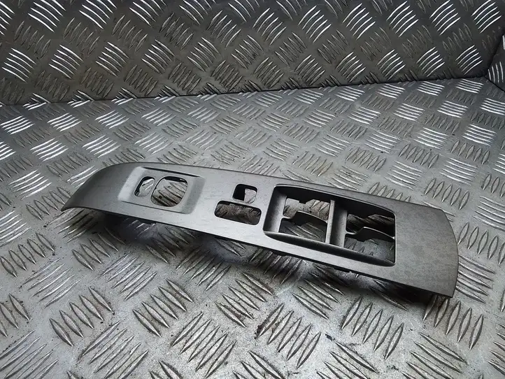 Toyota Prius (XW20) (2003 - 2009) 7423247070 Накладка кнопки стеклоподъемника — фото 1