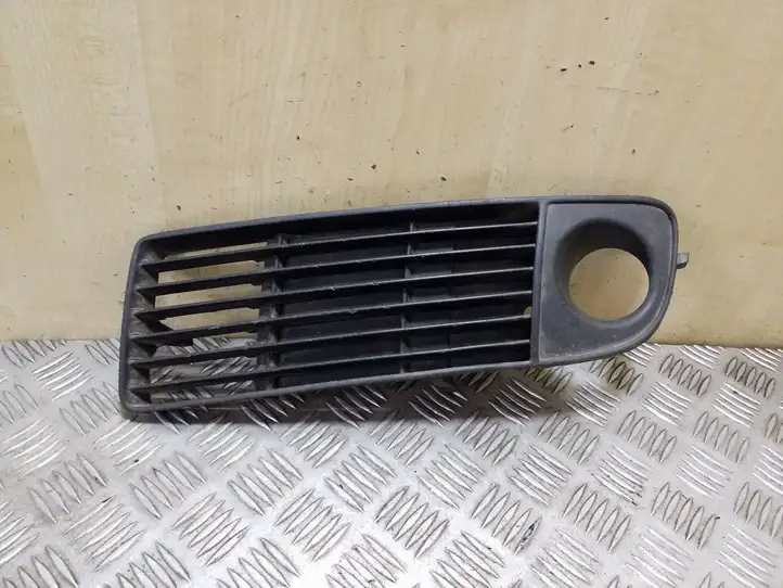 Audi A6 Allroad C5 (2000 - 2006) 4B0807681J Решетка противотуманной фары — фото 1