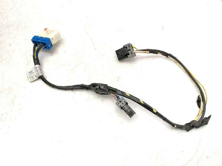 Kia Carnival (2006 - 2014)  H302233850A Другой проводник