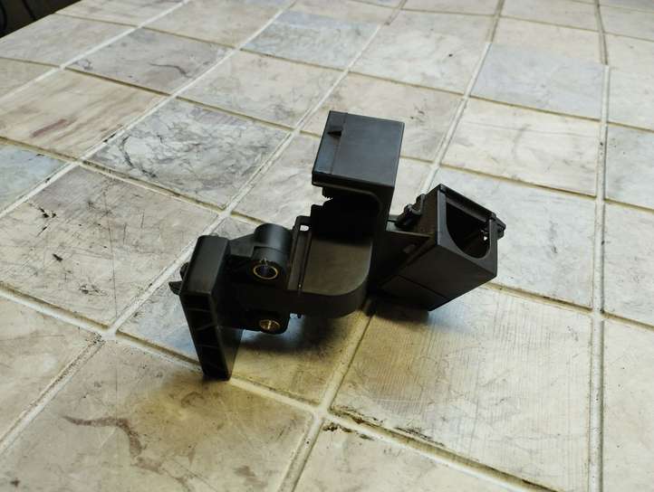Volkswagen Touareg I (2002 - 2010)  7L0937401 Узел подключения плюсовых проводов