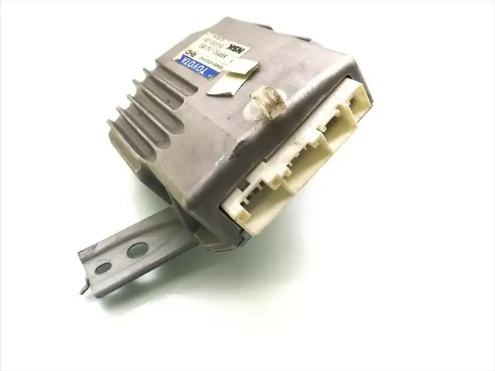 Toyota Corolla E120 E130 (2004 - 2007) 89650-02160 Блок управления рулевой рейкой — фото 1