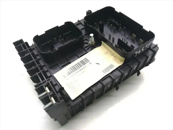 Volkswagen Touran I (2003 - 2010) 1K0937124H Блок предохранителей — фото 4
