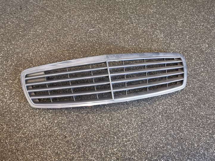 Mercedes-Benz E W211 (2002 - 2009)  A2118800383 Передняя решётка