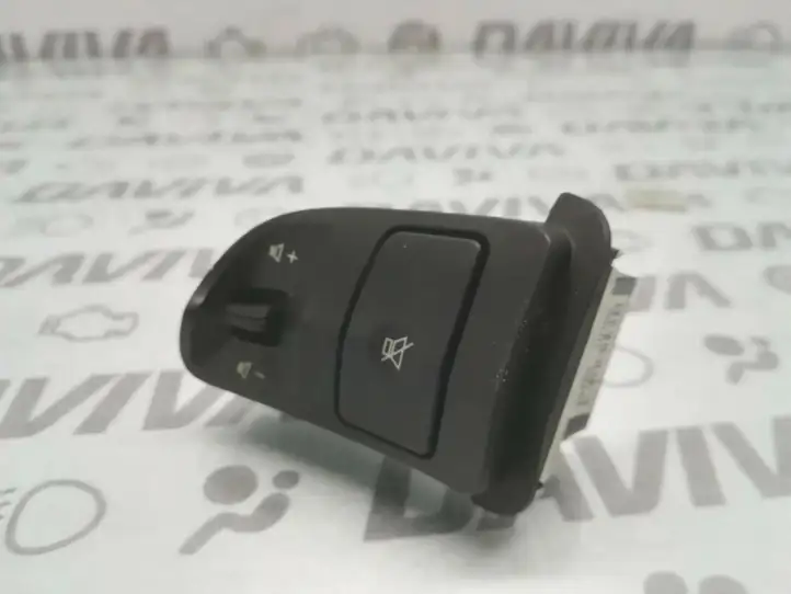 Kia Ceed (2006 - 2010) 96720-1H100 Кнопки на рулевом колесе — фото 1