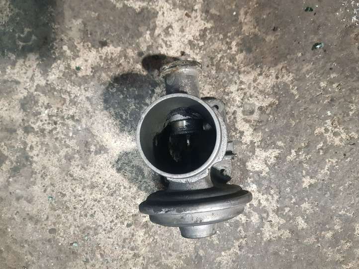 BMW 5 E39 (1996 - 2003)   Клапан EGR