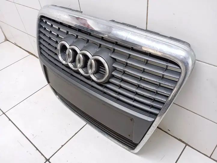 Audi A6 S6 C6 4F (2004 - 2008) 4F0853651 Верхняя решетка радиатора — фото 3