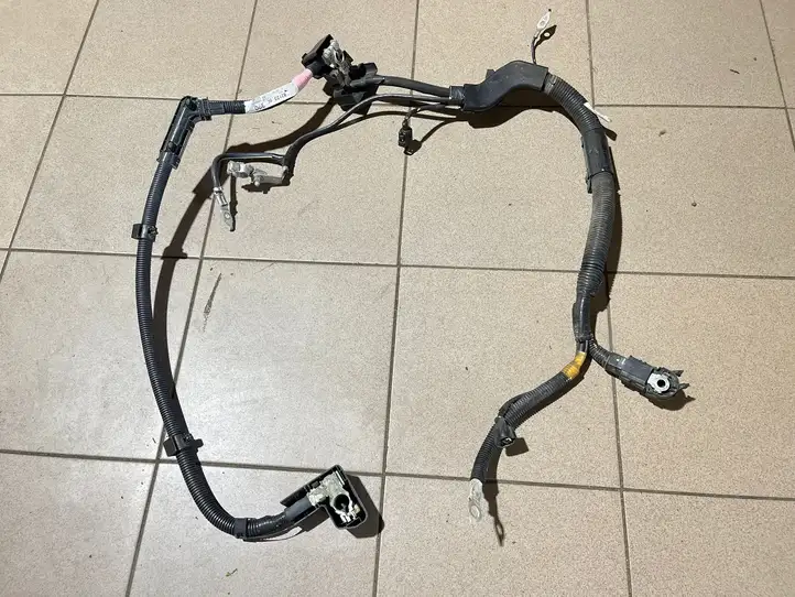 Toyota Land Cruiser (J150) (2009 - ) 8212360390 Плюсовой провод аккумулятора — фото 2