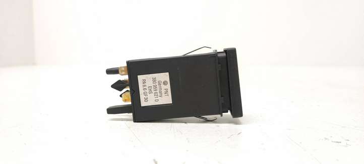 Volkswagen PASSAT B5.5 (2001 - 2005)  3B0959621D Включатель обогрева стекла с помощью электричества