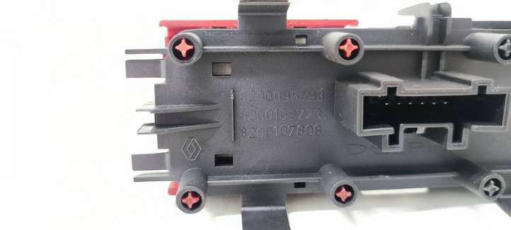 Renault Megane II (2002 - 2005)  8200109723 Включатель аварийных фонарей