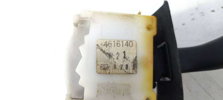 Saab 9-3 Ver1 (1998 - 2005)  4616140 Ручка стеклоочистителей