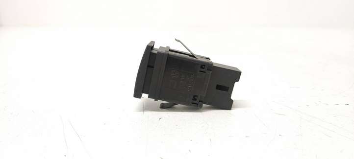 Volkswagen Polo (2001 - 2005)  6Q0953235A Включатель аварийных фонарей