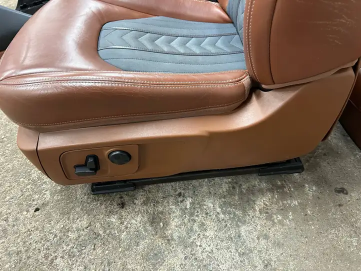 Maserati Levante (2017 - ) Комплект салона — фото 48