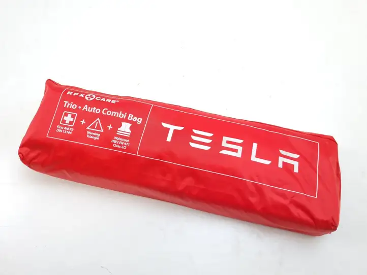 Tesla Model S (2012 - 2016) 13164 Автомобильная аптечка — фото 1