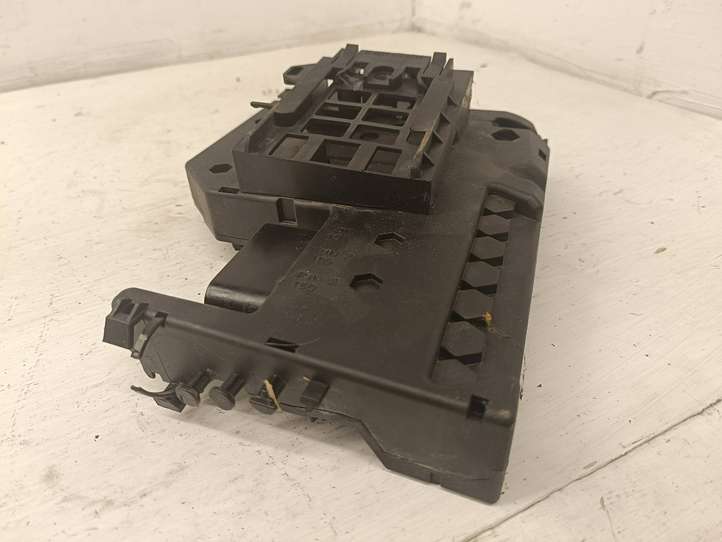 Mercedes-Benz C W204 (2007 - 2014)  A2075400340 Узел подключения плюсовых проводов