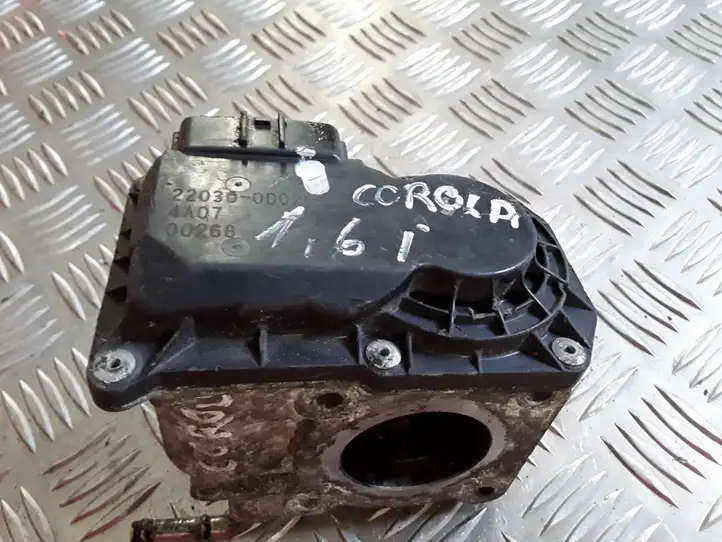 Toyota Corolla E120 E130 (2004 - 2007) 220300D020 Дроссельная заслонка — фото 2