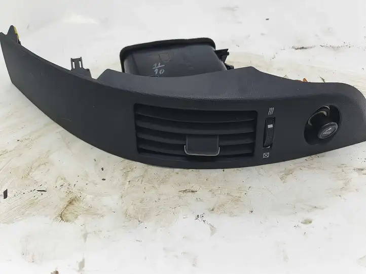 Toyota Corolla Verso E121 (2004 - 2007) 5566064010 Боковой воздушный дефлектор — фото 1