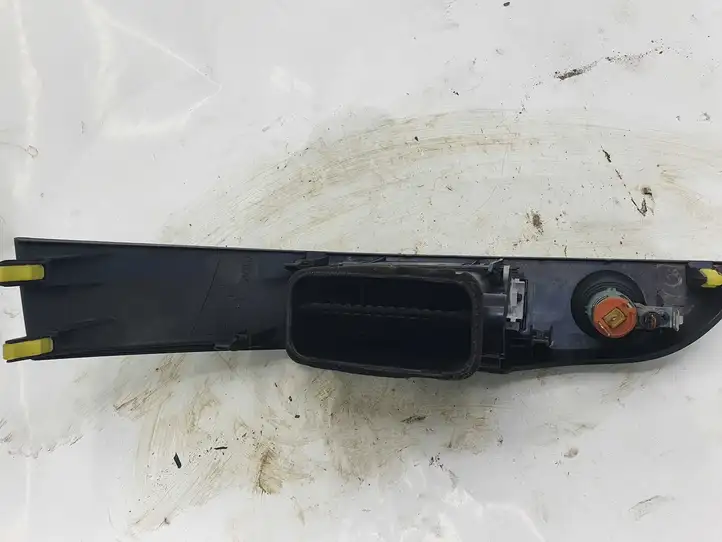 Toyota Corolla Verso E121 (2004 - 2007) 5566064010 Боковой воздушный дефлектор — фото 2