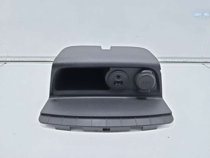 Peugeot 208 (2012 - 2015)  9674655277 Разъем USB