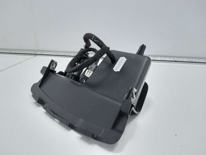 Peugeot 208 (2012 - 2015)  9674655277 Разъем USB