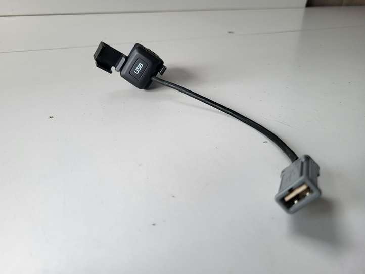 Honda Accord (2008 - 2016)   Разъем USB