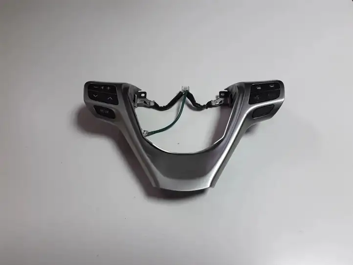 Toyota Avensis T270 (2009 - 2012) CSE703 Кнопки на рулевом колесе — фото 1