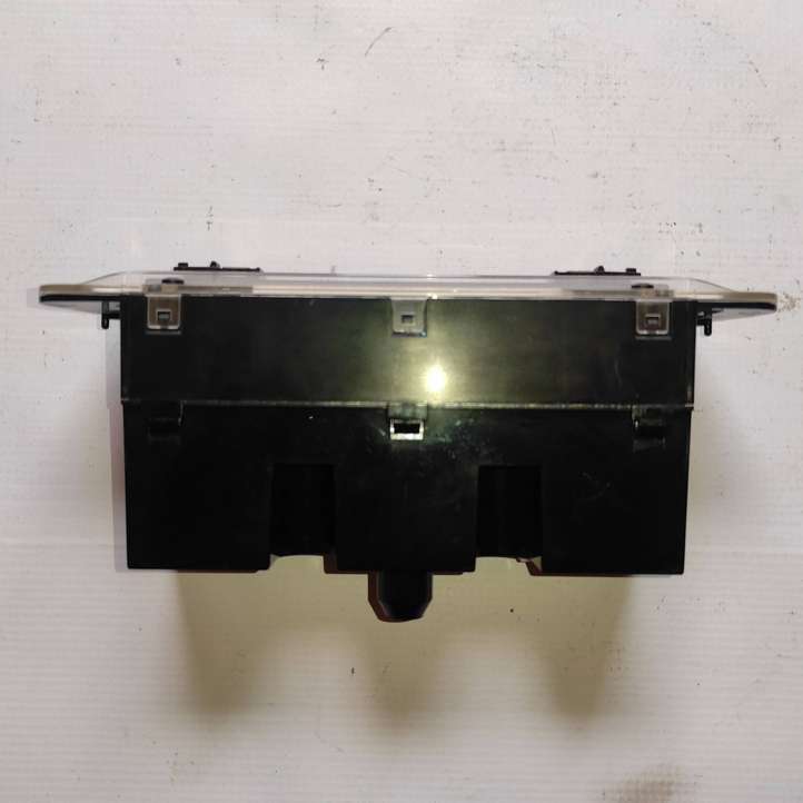 Mitsubishi Colt (2004 - 2008)  8750A117 Экран/ дисплей / маленький экран