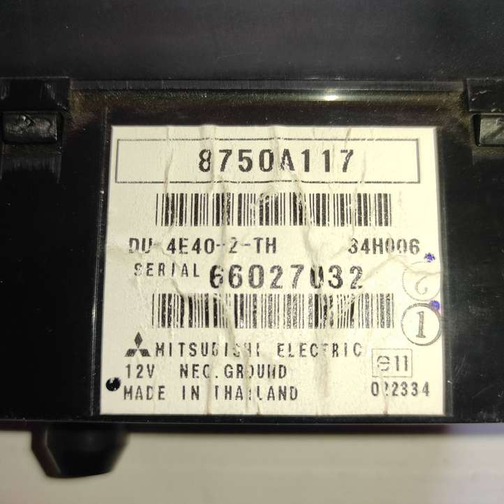 Mitsubishi Colt (2004 - 2008)  8750A117 Экран/ дисплей / маленький экран