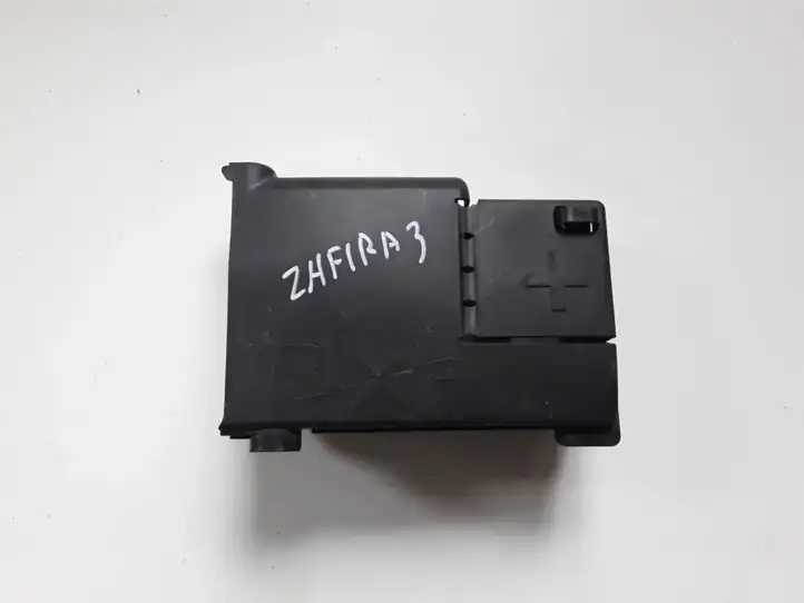 Opel Zafira B (2008 - 2014) 365927271 Реле защиты аккумулятора — фото 1
