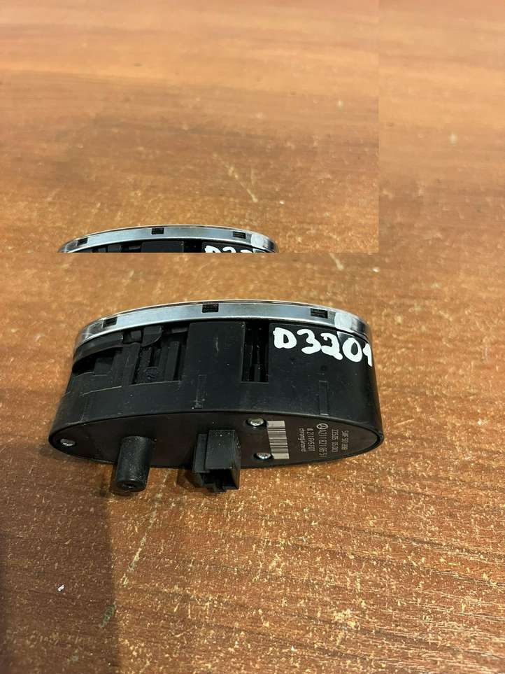 Mercedes-Benz E W211 (2002 - 2009)  2118218651 Кнопка крюка в багажнике