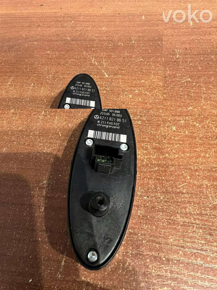 Mercedes-Benz E W211 (2002 - 2009)  2118218651 Кнопка крюка в багажнике