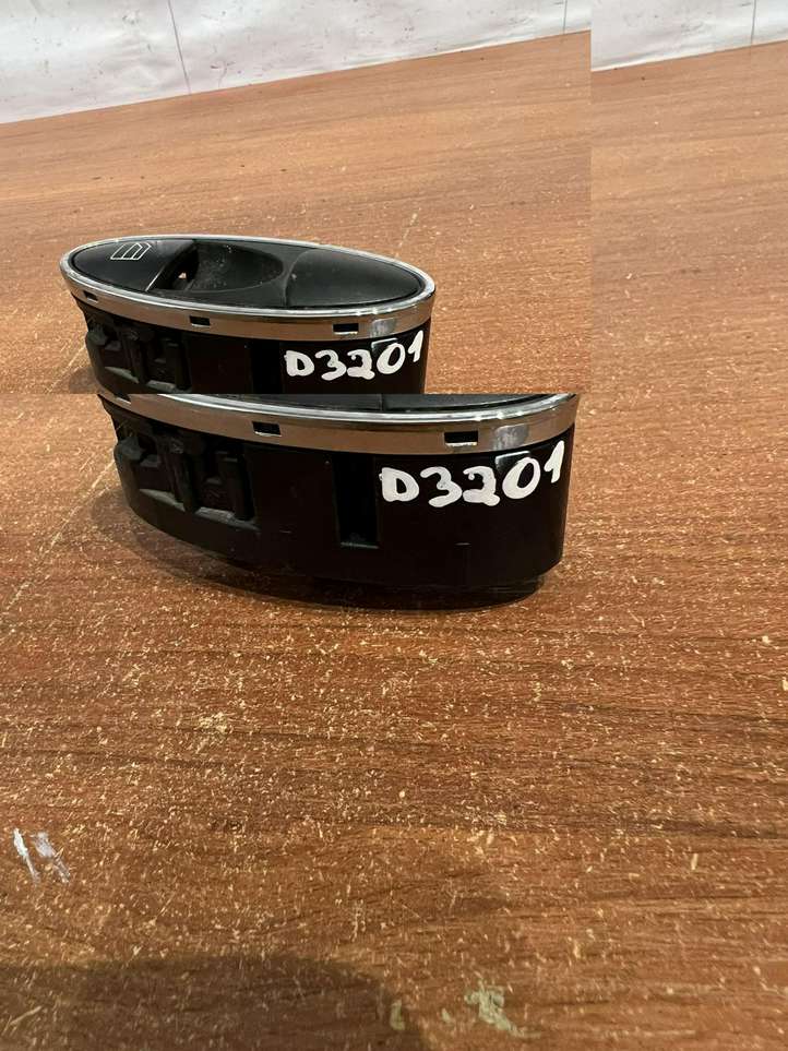 Mercedes-Benz E W211 (2002 - 2009)  2118218651 Кнопка крюка в багажнике