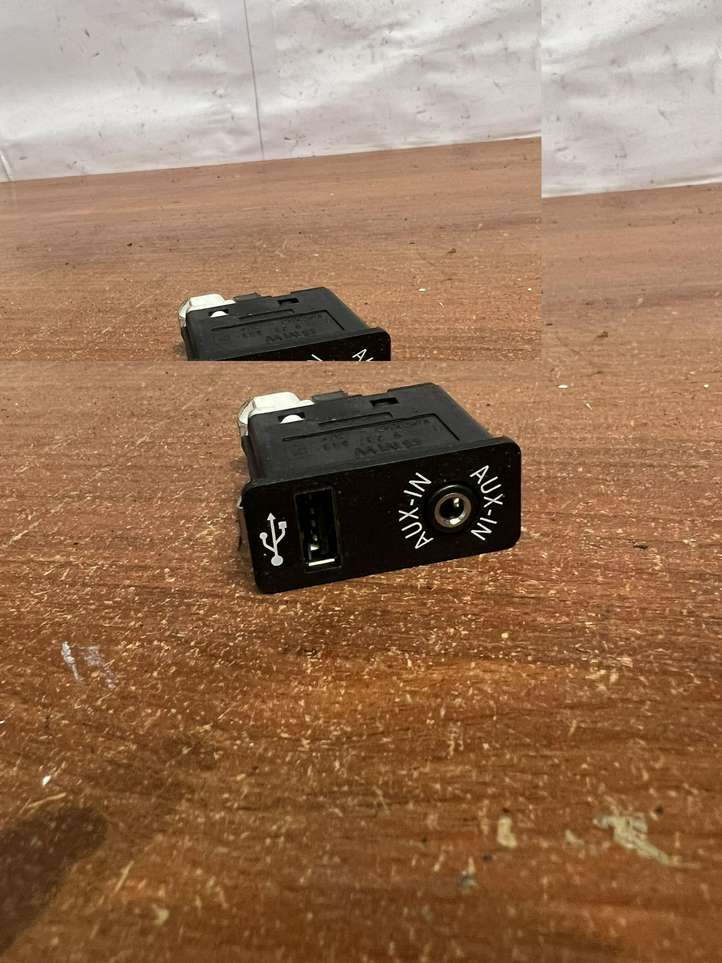 BMW X5 E70 (2006 - 2013)  8410923765301 Разъем AUX