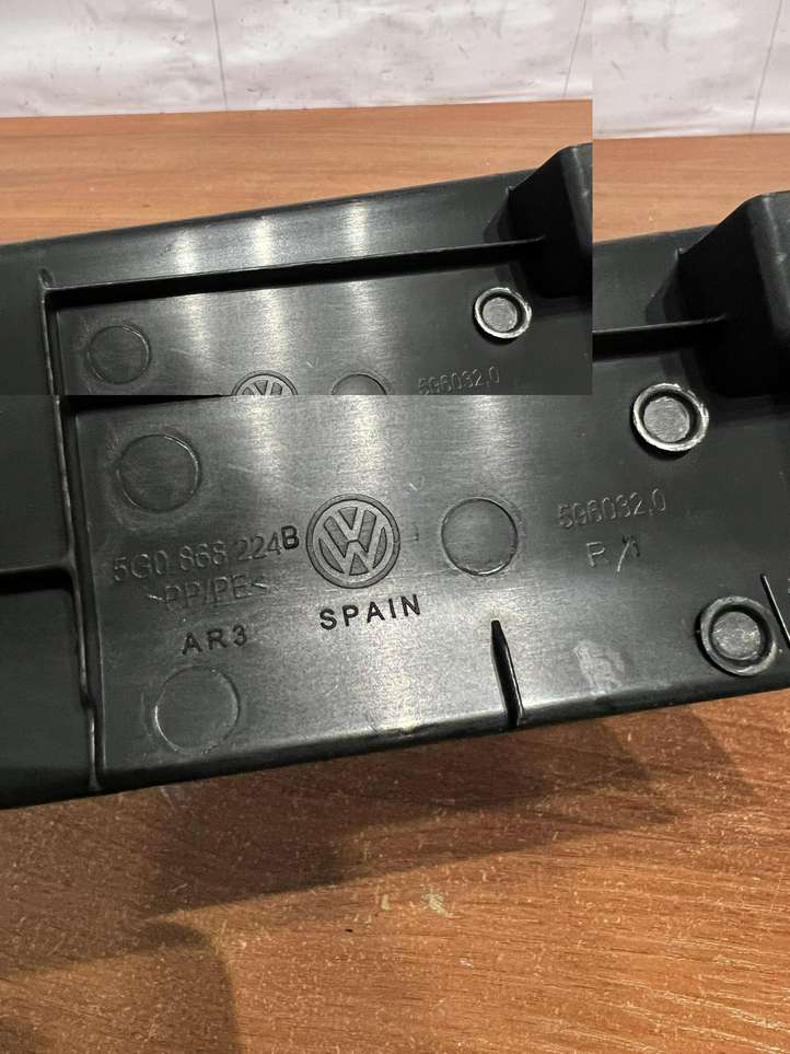 Volkswagen Golf VII (2013 - 2019)  5G0868224B Другая внешняя деталь