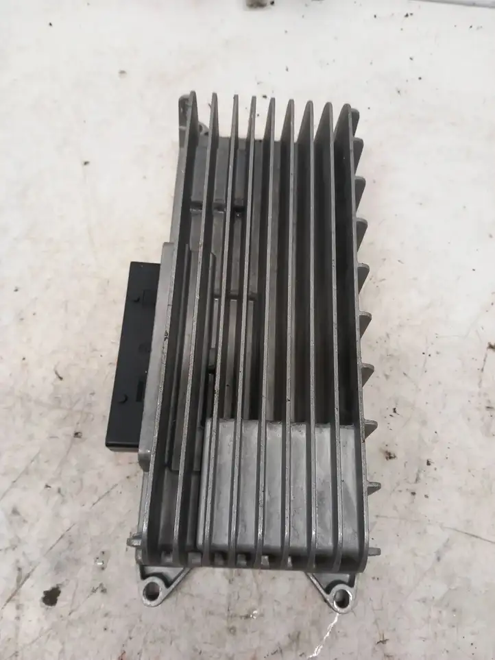 Audi A4 S4 B8 8K (2007 - 2011) 8T0035223AH Усилитель звука — фото 1