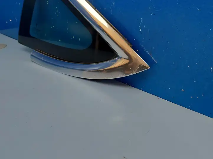 Tesla Model 3 (2017 - 2023) 108070300 Форточка двери — фото 4