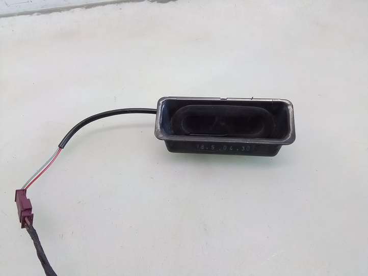BMW 5 E60 E61 (2004 - 2010)  1850430 Ручка задней крышки