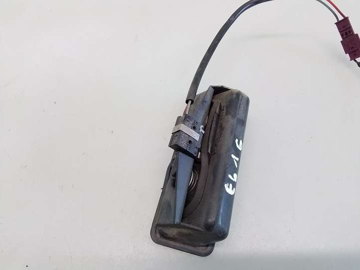 BMW 5 E60 E61 (2004 - 2010)  1850430 Ручка задней крышки