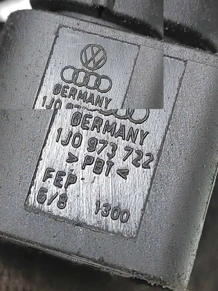 Volkswagen PASSAT B6 (2005 - 2010)  1j0973722 Проводка двигателя