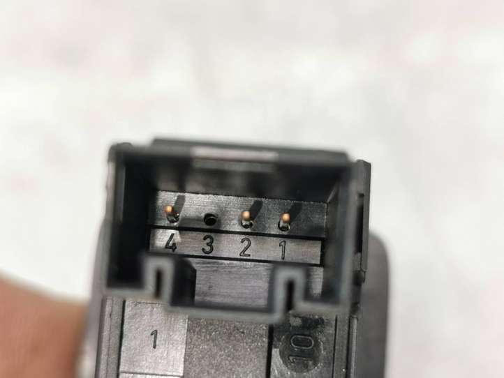 Volkswagen Golf Plus (2004 - 2008)  1t0959833A Включатель открытия топливного бака