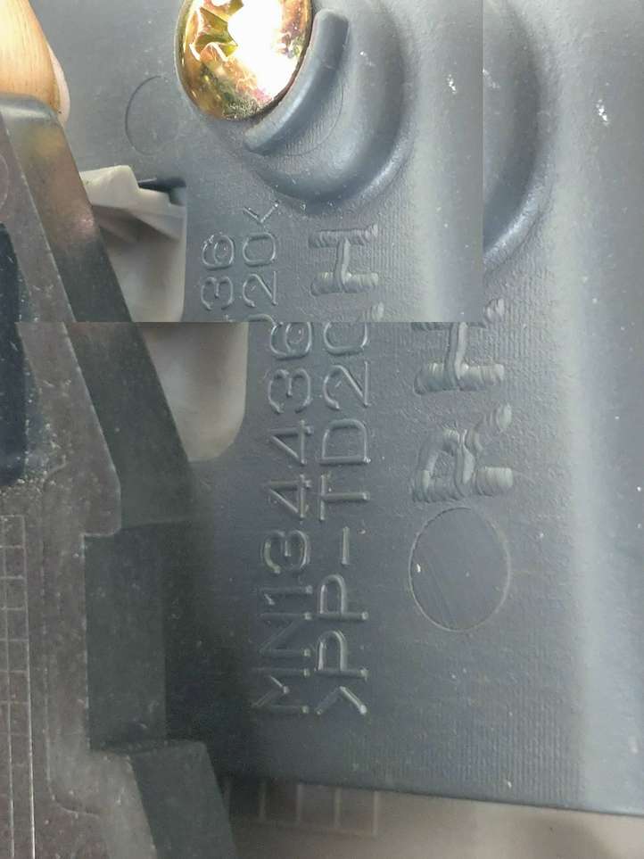 Mitsubishi Grandis (2003 - 2012)  MN105360 Внутренняя ручка