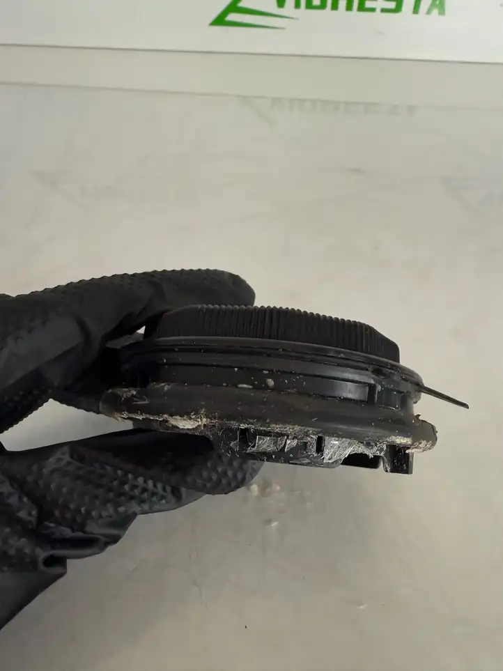Citroen C3 Picasso (2010 - 2017) 9808855480 Крышка бака AdBlue — фото 3