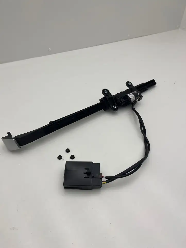 BMW 4 F32 F33 (2013 - 2017) 72117307915 Электродвигатель регулировки ремня безопасности — фото 1
