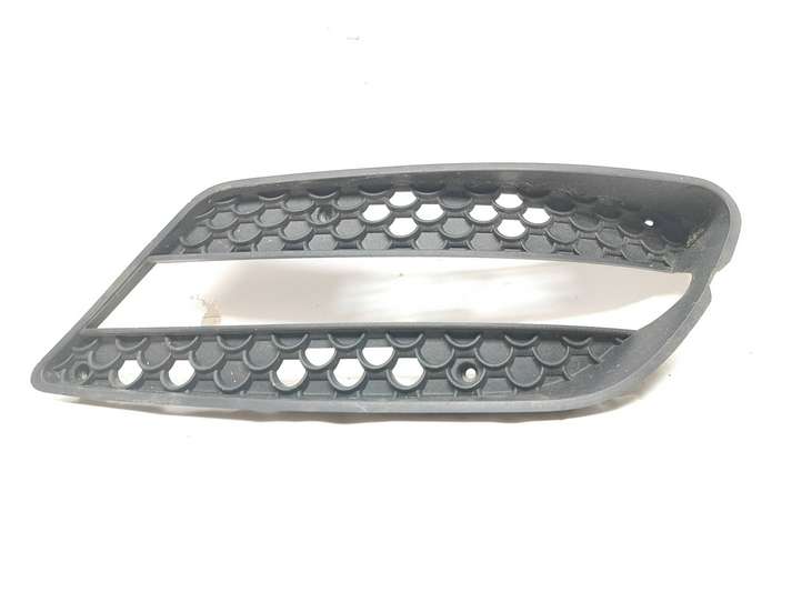 Mercedes-Benz C W204 (2007 - 2014)  A2048850753 Декоративная решётка противотуманной фары