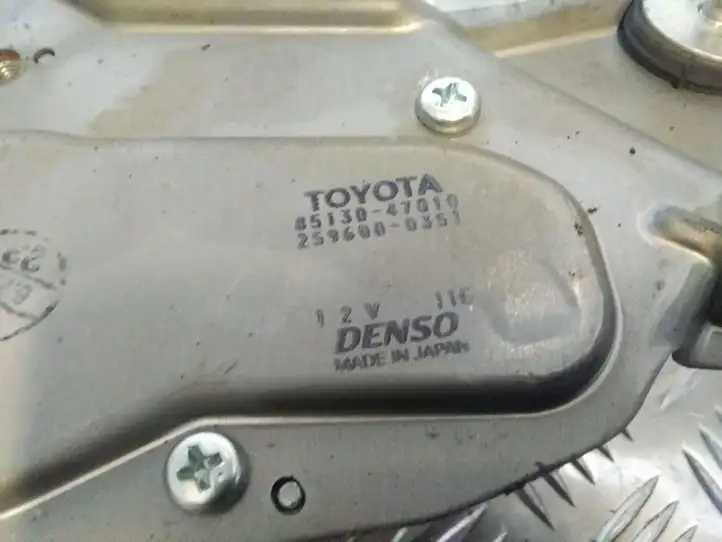 Toyota Prius (XW20) (2003 - 2009) 8513047010 Двигатель стеклоочистителя заднего стекла — фото 2